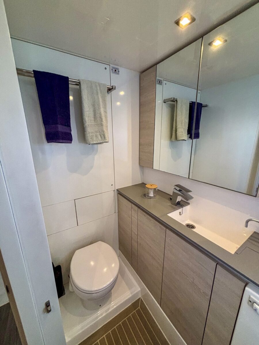 Leopard 50 catamaran Dream Team for sale – cabin-1 photo 08