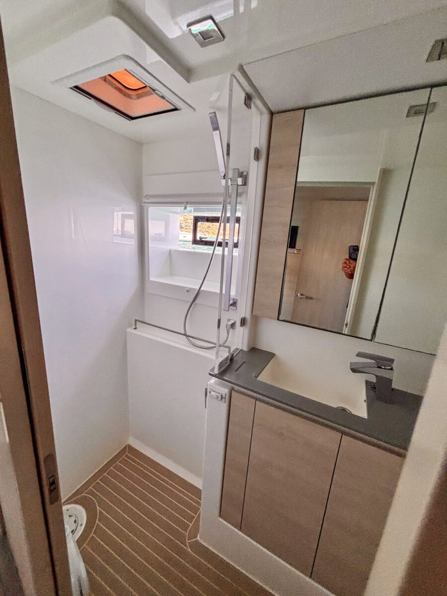 Leopard 50 catamaran Dream Team for sale – cabin-1 photo 11