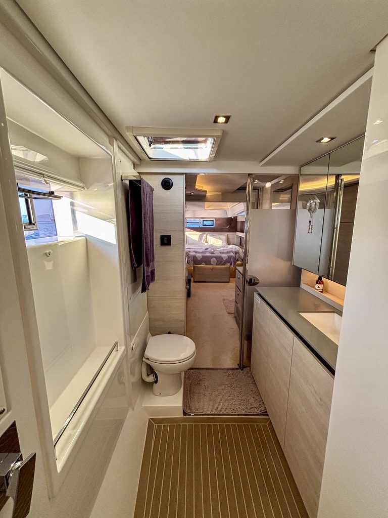 Leopard 50 catamaran Dream Team for sale – owner's cabin photo 01