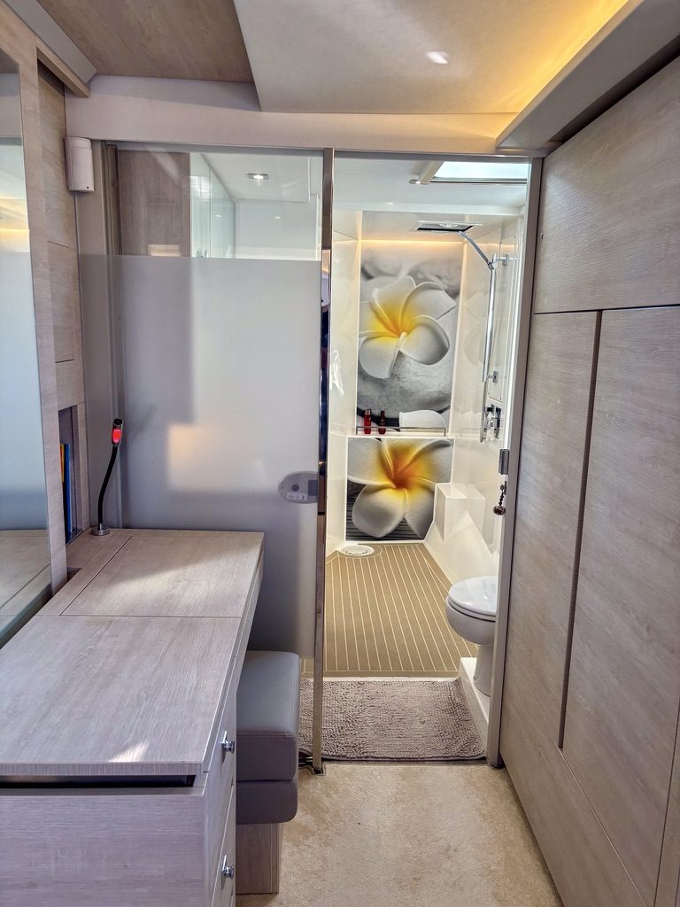 Leopard 50 catamaran Dream Team for sale – owner's cabin photo 02