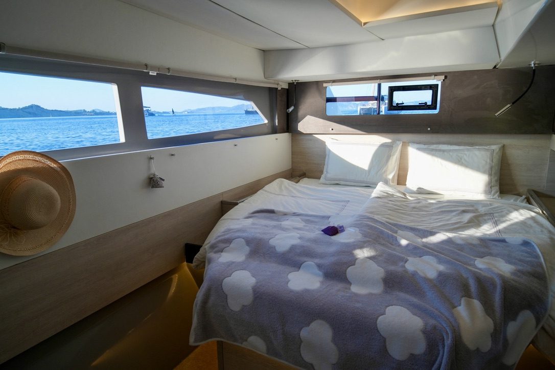 Leopard 50 catamaran Dream Team for sale – owner's cabin photo 03