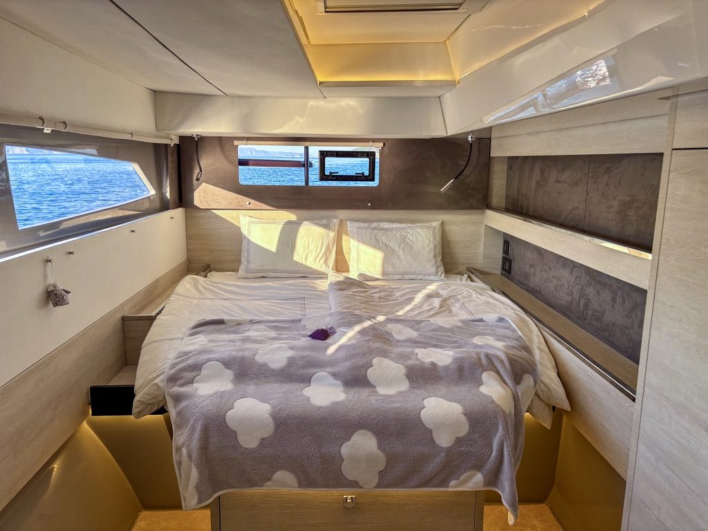Leopard 50 catamaran Dream Team for sale – owner's cabin photo 05