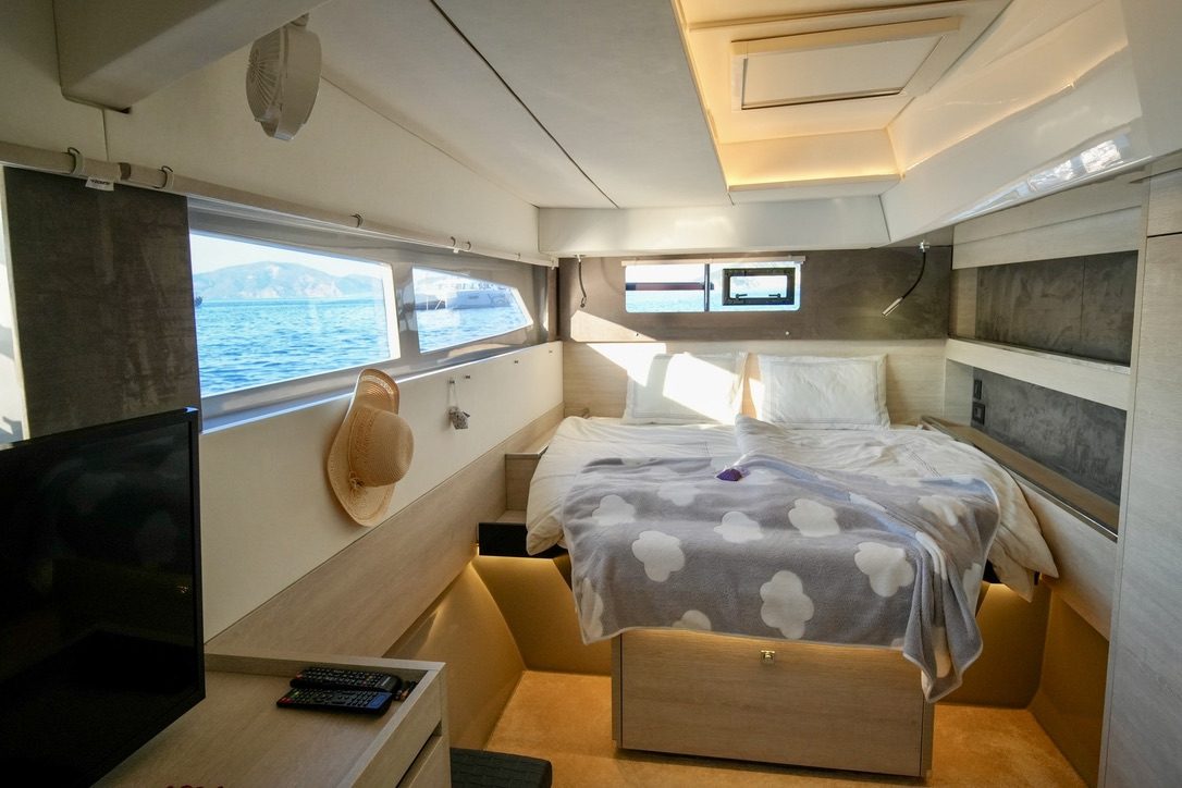 Leopard 50 catamaran Dream Team for sale – owner's cabin photo 08