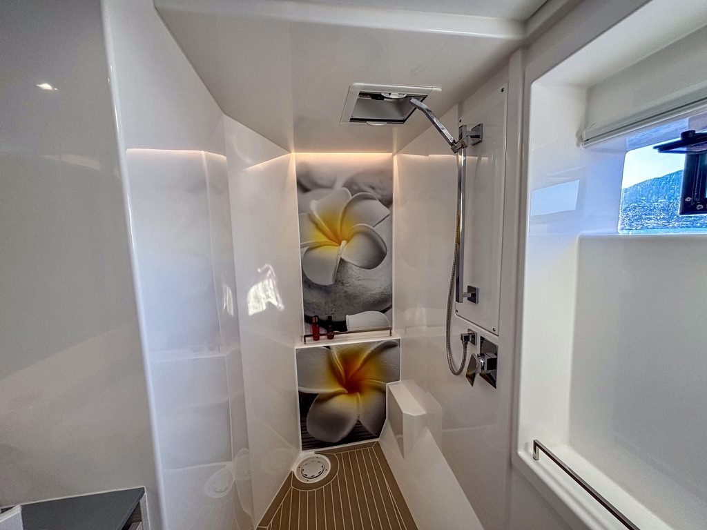 Leopard 50 catamaran Dream Team for sale – owner's cabin photo 11