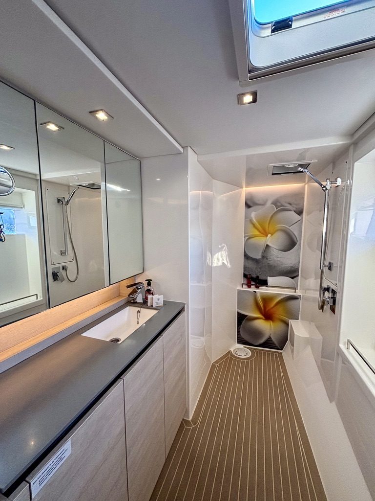 Leopard 50 catamaran Dream Team for sale – owner's cabin photo 12